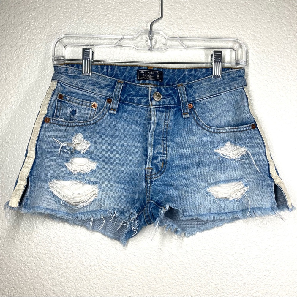 Abercrombie & Fitch Ames Low Rise Boyfriend Cutoff
Shorts Side Stripe 24
